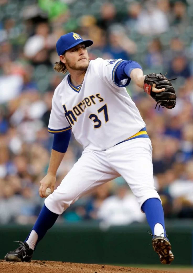 A river between the mountains